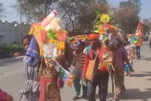 मुरादाबाद : भगवा रंग में दिखा कांठ रोड, डीजे की धुन पर थिरके श्रद्धालु