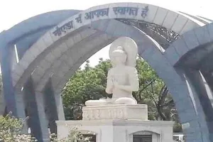 गौतमबुद्ध नगर: कोरोना के मामलों में गिरावट, डीएम ने दिए प्रतिबंध हटाने के आदेश