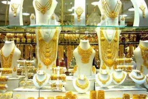 फिर बढ़े सोने के दाम, चांदी हुई सस्ती, जानें लेटेस्ट रेट