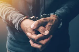 उन्नाव: टैक्स चोरी में साथ देने वाले आबकारी इंस्पेक्टर को एसटीएफ ने किया गिरफ्तार