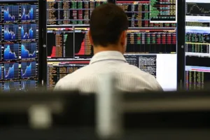 यूक्रेन संकट से दुनिया भर के बाजारों में गिरावट का रुख