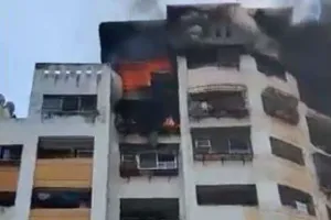मुंबई में ग्यारह मंजिला इमारत में आग लगी, कोई हताहत नहीं