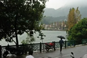 नैनीताल: माल रोड पर खुलेआम पी रहे थे शराब, हरियाणा के तीन पर्यटकों का चालान