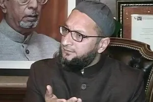 Hijab Controversy: केन्द्र सरकार पर बरसे ओवैसी, कहा- बच्चियों की डिग्निटी की धज्जियां क्यों उड़ाई जा रही हैं?