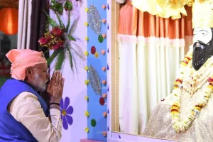 रविदास जयंती के अवसर पर पीएम मोदी ने संत रविदास मंदिर में की पूजा