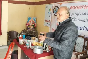 मुरादाबाद : चमत्कार दिखाने का दावा झूठा, वैज्ञानिक प्रयोग से होता है संभव