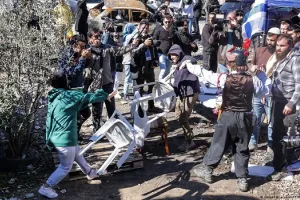 पूर्वी यरुशलम में हिंसा रोकने की कोशिश कर रही इजरायली पुलिस