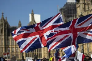 ब्रिटेन में अगले सप्ताह खत्म होंगी कोविड-19 की सभी पाबंदियां