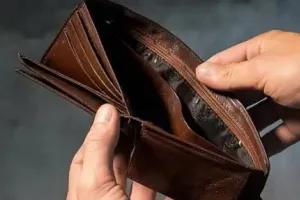 Vastu Tips : घर में पड़ी इन चीजों को तुरंत करें बाहर, नहीं तो हो जाएंगे बर्बाद