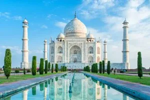 आगरा: 15 मिनट देर से खुली शाहजहां और मुमताज की असली कब्रें, दक्षिणी गेट खोलने की उठी मांग