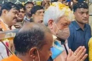 गाजीपुर: मनोज सिन्हा ने की चंडी माता की पूजा अर्चना