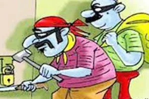 अयोध्या: घर में नकब लगाकर चोरों ने पार किए लाखों के आभूषण व नकदी