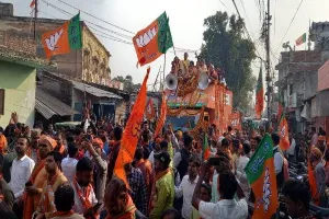 हनुमानगढ़ी में दर्शन-पूजन के बाद अपर्णा यादव ने अयोध्या में किया रोड शो