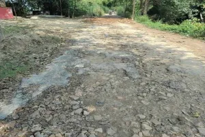 आजमगढ़: बांसडीह क्षेत्र की सड़कें जर्जर, आवागमन मुश्किल