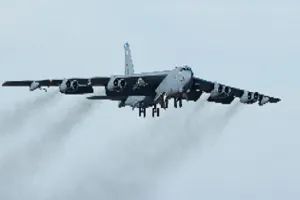 अमेरिका: फीनिक्स के बाहर लड़ाकू विमान दुर्घटनाग्रस्त, पायलट सुरक्षित