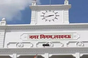 लखनऊ नगर निगम ने बड़े बकायेदारों के प्रतिष्ठान किए सील