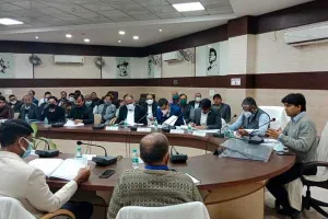 गोरखपुर: सकुशल चुनाव संपन्न कराने के लिए डीएम ने की बैठक, पर्याप्त पुलिस बल लगाने के दिए निर्देश