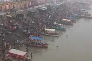 अयोध्या:  माघ पूर्णिमा पर सरयू नदी के तट पर श्रद्धालुओं की उमड़ी आस्था