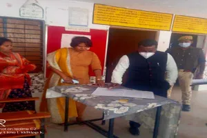 अयोध्या: बूथों के निरीक्षण में छह शिक्षक और एक शिक्षा मित्र मिले गैरहाजिर