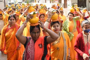 बाराबंकी: श्री राम दरबार मूर्ति स्थापना के लिए निकाली गई कलश यात्रा