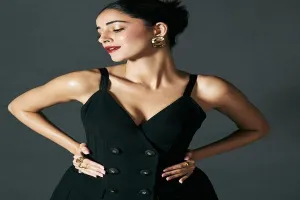 Ananya Panday Photos: ब्लैक शॉर्ट ड्रेस और रेड लिप्स्टिक में अनन्या पांडे ने कराया फोटोशूट, सोशल मीडिया पर शेयर की तस्वीरें