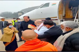 UP Election 2022: लखनऊ पहुंचे अमित शाह, CM योगी ने एयरपोर्ट पर किया स्वागत…
