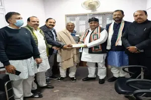 UP Election 2022: सपा को लगा एक और झटका, पूर्व विधायक इंदल कुमार रावत ने थामा कांग्रेस का दामन