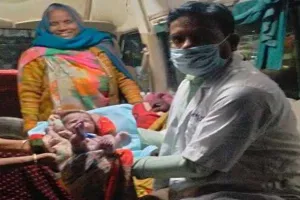 हरदोई: एंबुलेंस में गूंजी किलकारी, महिला ने एएमटी व आशा बहू की सूझबूझ से बच्ची को दिया जन्म