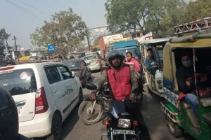 बरेली: किला पुल पर खराब हुई रोडवेज बस, लगा जाम