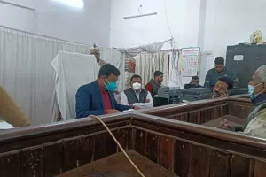 अयोध्या: नामांकन पत्रों की स्क्रूटनी का कार्य प्रेक्षकों की निगरानी में हुआ शुरू