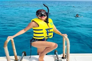 Neha Malik Vacation Photos:  मालदीव  में वेकेशन मना रही हैं नेहा मलिक, तैराकी करते हुए शेयर की फोटो