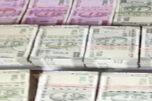 रायबरेली: कार से 1.75 लाख रुपए हुए बरामद, चुनाव में पैसा बांटे जाने का लगाया जा रहा अंदेशा