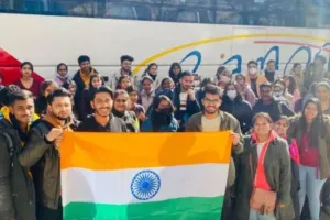 Ukraine में फंसे भारतीयों की वतन वापसी शुरू, स्टूडेंट्स का पहला दल रवाना