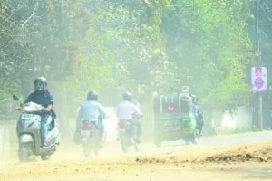 बरेली: आज पूरे दिन धूल की आगोश में रहा शहर, सड़क पर चलते आंखे खोलना भी हुआ मुश्किल