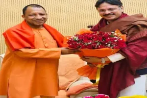 UP Election 2022: राजेश्वर सिंह ने सीएम योगी से की मुलाकात, ट्विटर पर शेयर की फोटो…