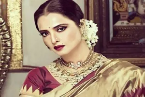 Rekha Photos: रेखा की ब्यूटी का राज जानकर रह जाएंगे हैरान, यंग एक्ट्रेसेस को देती हैं टक्कर…