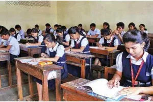 बरेली: सभी शिक्षकों की लगा दी ड्यूटी तो बच्चों को कौन पढ़ाएगा