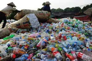 बागेश्वर: प्लास्टिक कचरा लाओ, सेहत के लिए फल ले जाओ