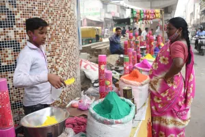 बरेली: ठोस केमिकल युक्त रंग त्वचा को कर देंगे बेरंग