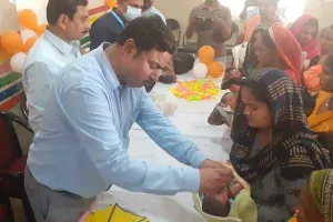 उन्नाव: जिले में पल्स पोलियो अभियान के तहत बच्चों को पिलाई गई दवा