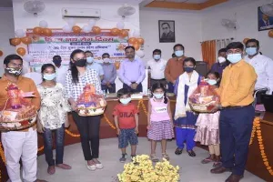 उन्नाव: जिले के 878 टीबी मरीजों को अधिकारियों व संस्थाओं ने लिया गोद