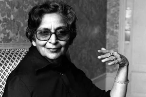 दिल को छु लेने वाली अमृता प्रीतम की कविता- ‘आज सूरज ने कुछ घबरा कर’