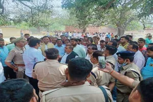 सपा बूथ अध्यक्ष सहित परिजनों की नृशंस हत्या से दहली अमेठी, कोतवाल सहित तीन पर गिरी गाज