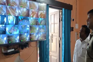 अयोध्या: डीएम-एसएसपी ने प्रश्न पत्र, कक्षा, कंट्रोल रूम का किया निरीक्षण