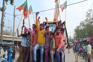 बहराइच: अनुपमा के जीत पर समर्थकों ने निकाली बुलडोजर यात्रा, लगाए नारे