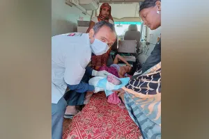 बहराइच: असहनीय पीड़ा पर एंबुलेंस में कराया प्रसव, जच्चा बच्चा स्वस्थ