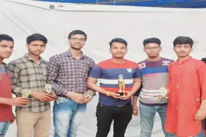 डिबाई में क्रिकेट मैच का हुआ आयोजन, मैच खेल दी गई होली की शुभकामनाएं