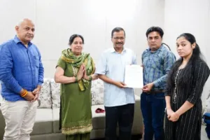 दिल्ली सरकार ने दिल्ली दंगों में मारे गए IB कर्मचारी अंकित शर्मा के भाई को दी नौकरी