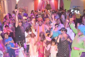 बरेली: होली के रंग में सराबोर हुए डाक्टर, फिल्मी गानों पर खूब थिरके