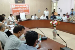 पीलीभीत: बैंक अधिकारियों की गैरहाजिरी पर सीडीओ ने जताई नाराजगी